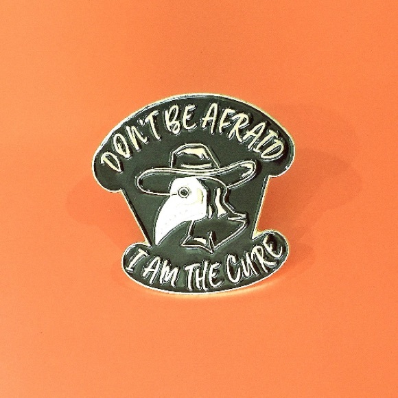 🎉 New Plague Doctor Don’t Be Afraid I Am The Cure Pin - Picture 4 of 5